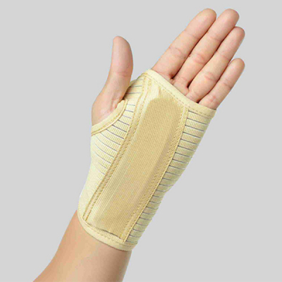 shop now Wrist Splint Breath - Left - Dyna  Available at Online  Pharmacy Qatar Doha 
